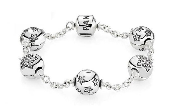  Bracelet Pandora composé en argent avec ses 4 charms étoiles