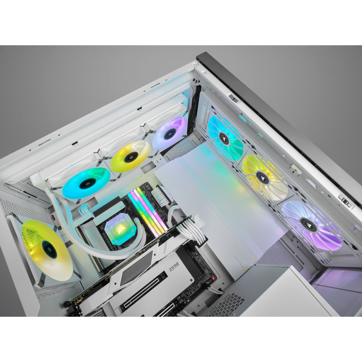Trois ventilateurs iCUE ML120 RGB ELITE Premium 120mm Blanc avec iCUE Lighting Node CORE présentation