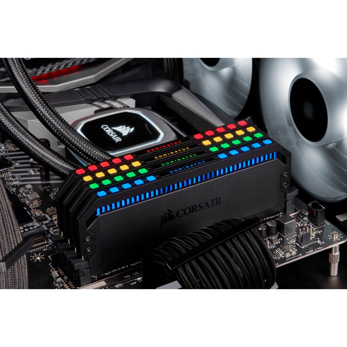 Kit de RAM Dominator Platinum RGB 16 Go (2 x 8 Go) DDR4-3600 Corsair