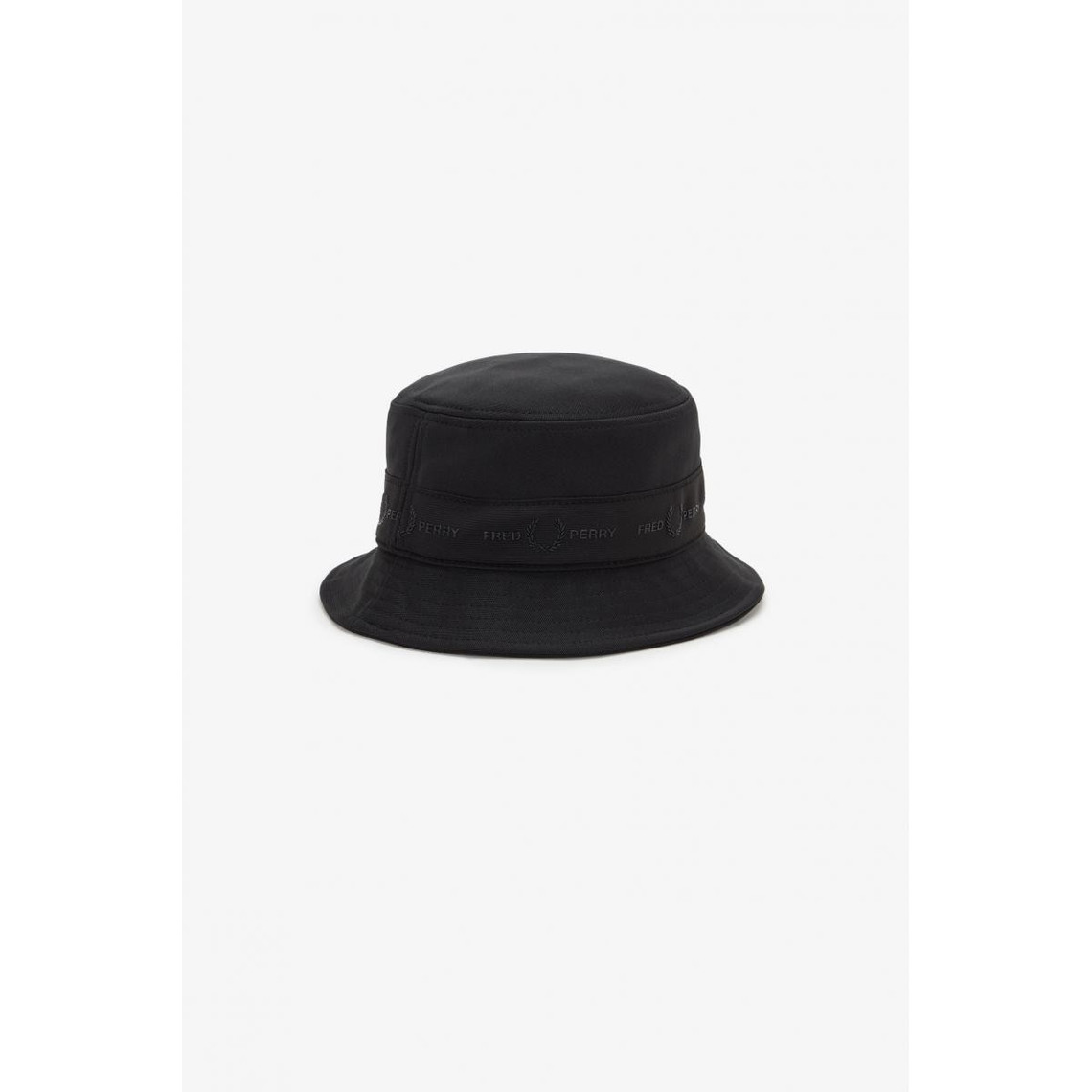 chapeau noir en tricot à bandes
